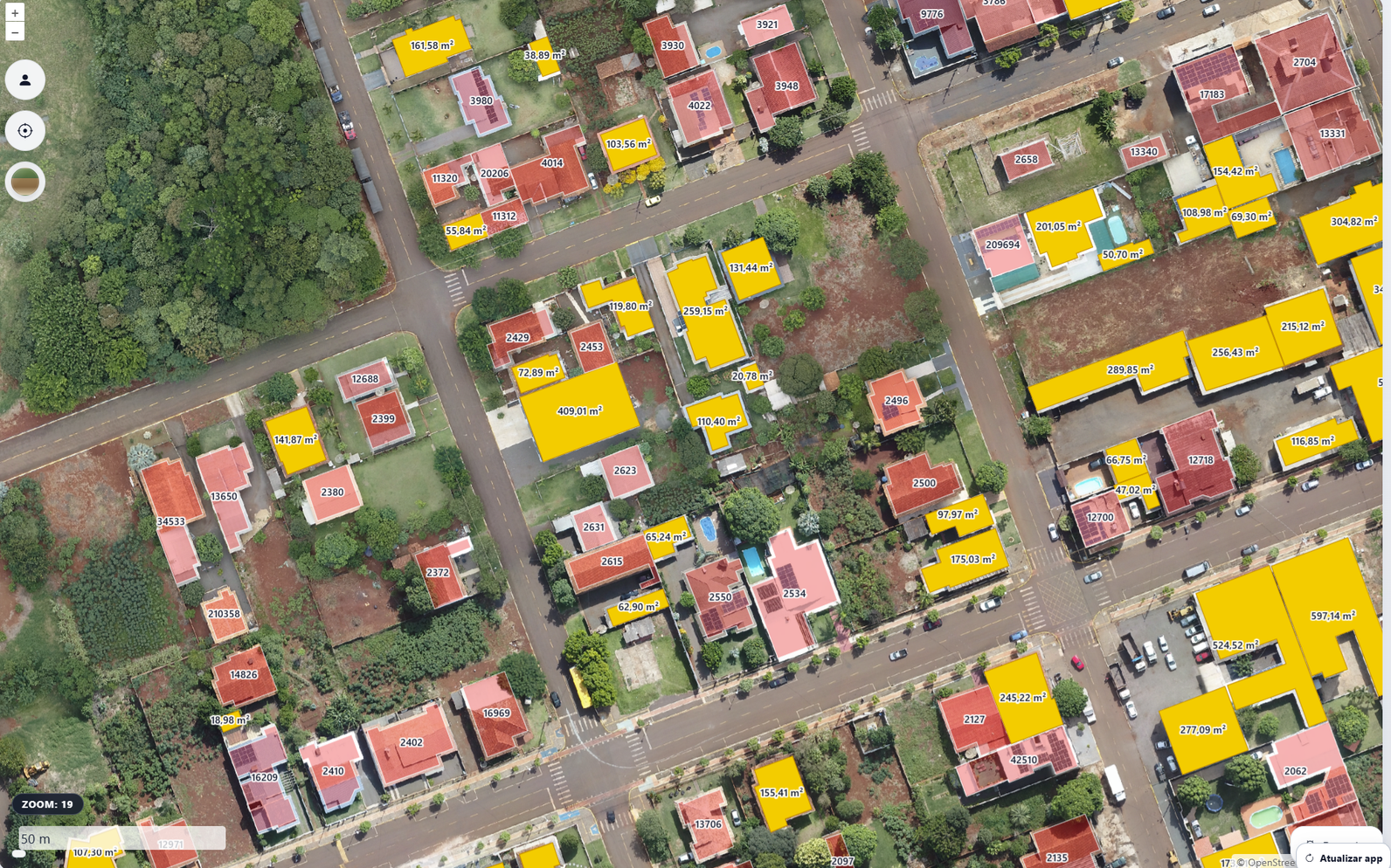 Mapa aéreo com edificações identificadas e áreas destacadas
